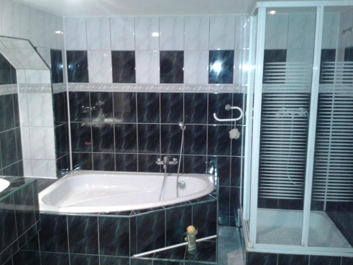 Spacious Holiday Home In Stara Kamienica With Pond Kültér fotó